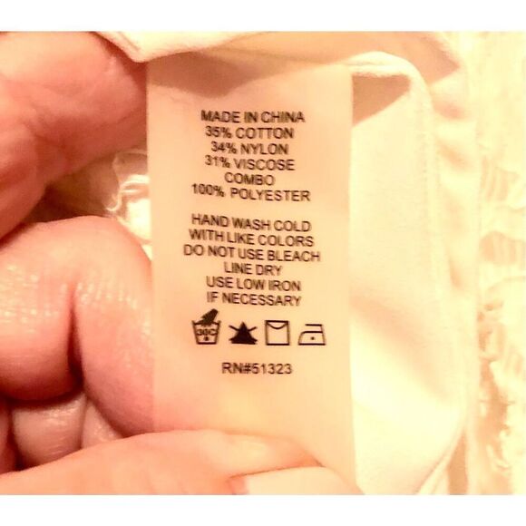 VINCE CAMUTO - L Sz Med Ivory Lace Long-Sleeve Lined Blouse w/Bell Sleeves. EUC - Picture 12 of 12